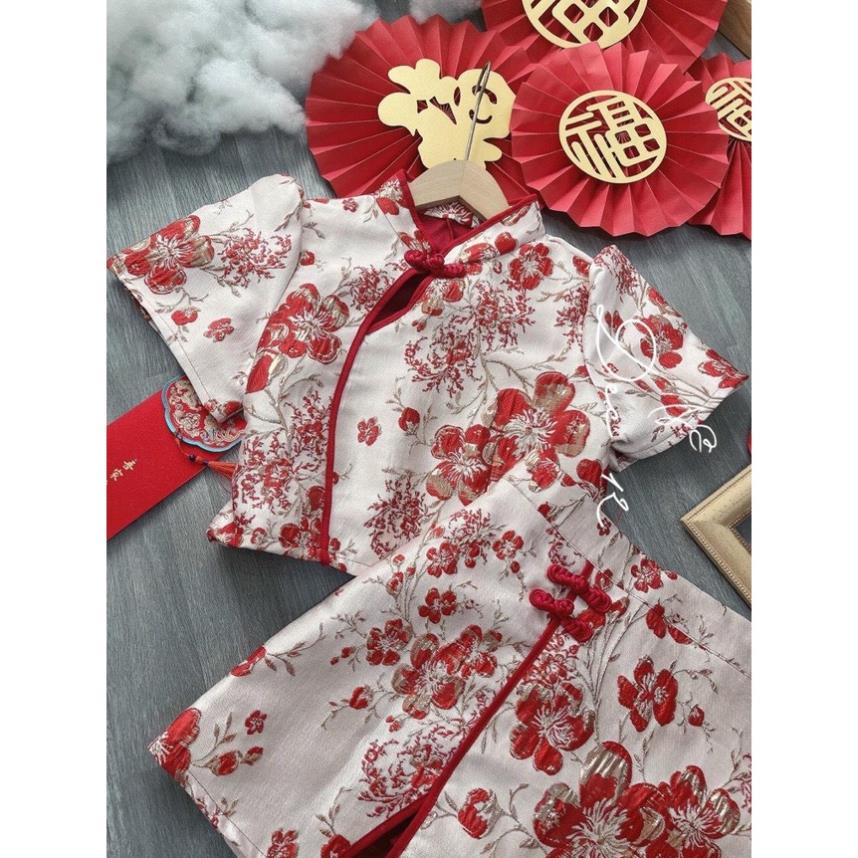 Set áo crop hoa đỏ cổ tàu chân váy chất liệu vải gấm set đồ diện chơi tết xinh xắn