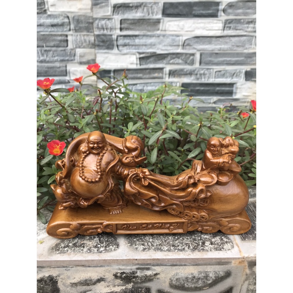 Tượng Di Lặc Kéo Bao Kích thước 20x9x6cm (ngang x cao x sâu) - Mang Tài Lộc Đến - Gỗ Bách Xanh Mùi Thơm Dịu