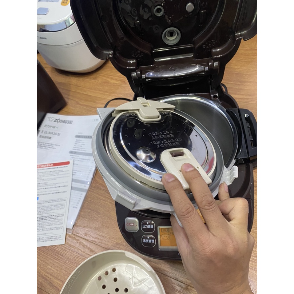 ZOJIRUSHI IH 圧力鍋 2015年製造EL-MA30型 ZOJIRUSHI EL-MA30-TA 象印圧力IHなべ