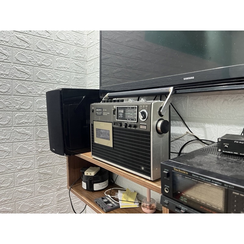 Đài Radio Cassette Sony CF-1700 đã tích hợp pin lithium