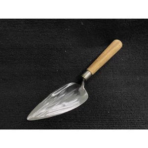 Bay Huế xây tô được rèn thủ công bằng thép nguyên chiếc bay chiếc lá