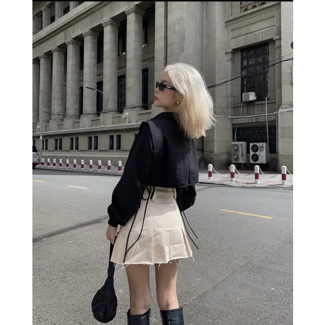 Áo sơ mi tay dài dáng croptop xếp li 2 màu trắng đen