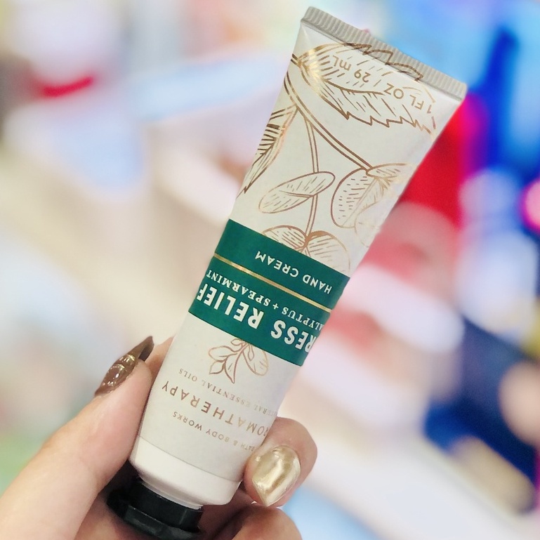 Kem Dưỡng Da Tay Bath & Body Works Stress Relief Eucalyptus Spearmint
