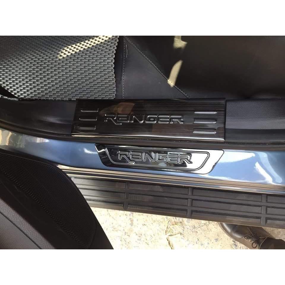 Ốp Bậc Cửa xe Ford Ranger 2016-2023, Nẹp bước chân ô tô Chất liệu Titan cao cấp, có sẵn keo 3M để dán