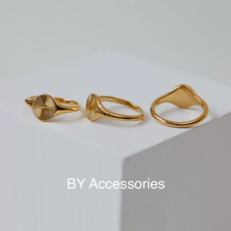 Nhẫn titan mặt tròn họa tiết tia sáng mặt trời không gỉ