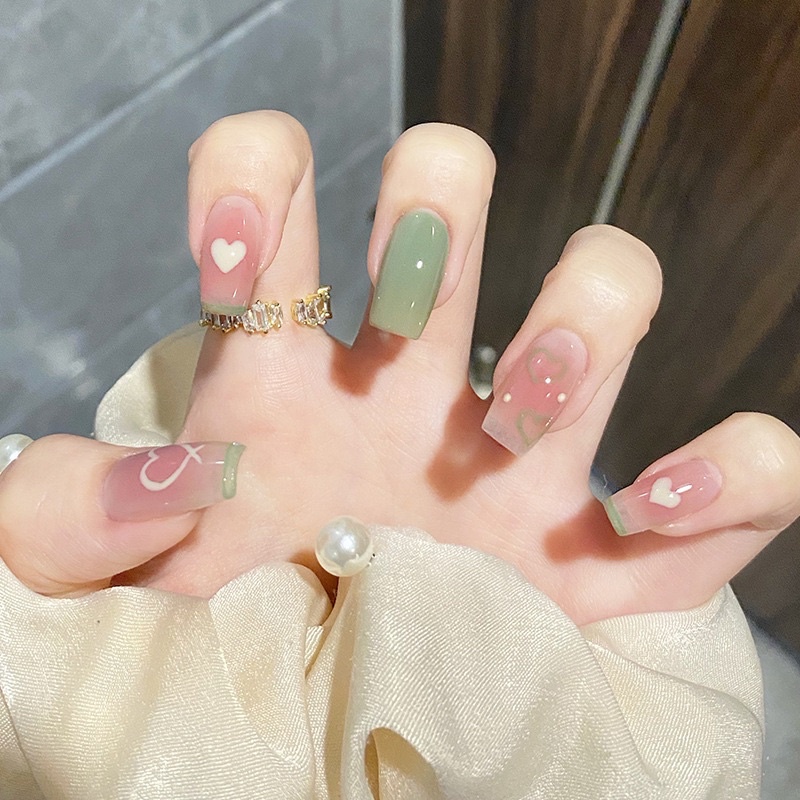 Với những người yêu thích sự đơn giản, mẫu nail đơn giản đẹp chắc chắn là sự lựa chọn hoàn hảo. Đây là kiểu nail dễ làm và đẹp mắt, phù hợp cho nhiều dịp khác nhau. Hãy cùng tìm hiểu các mẫu nail đơn giản và tạo ra bộ móng tay ấn tượng cho mình.