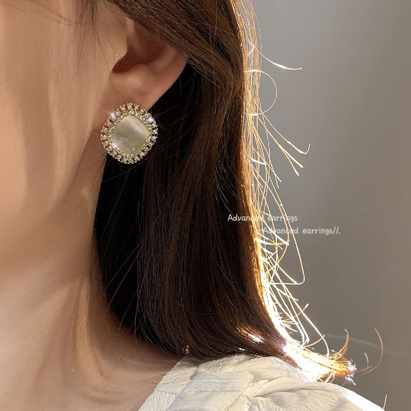 Pháp Ánh Sáng Sang Trọng Bông Tai Ngọc Trai Nữ Tính Khí Tinh Tế Niche Bông Tai Khí Quyển Retro Thời Trang Lưới Bông Tai Đỏ