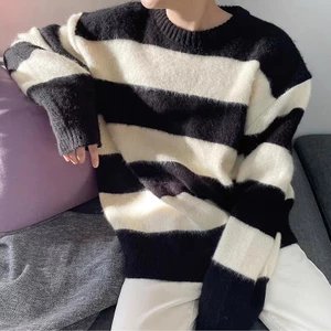 <<Có sẵn>> 017 Áo len tay dài cổ tròn sọc trắng đen lông mềm phong cách Hàn quốc dành cho nam cá tính mùa thu đông