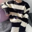 <<Có sẵn>> 017 Áo len tay dài cổ tròn sọc trắng đen lông mềm phong cách Hàn quốc dành cho nam cá tính mùa thu đông