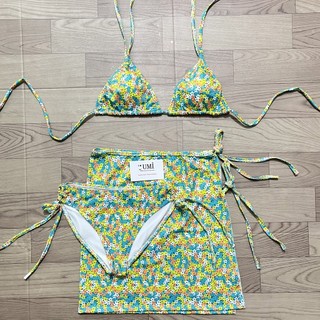 BỘ BƠI 2 MẢNH HOA NHÍ KÈM VÁY XANH LÁ-BIKINISTORE