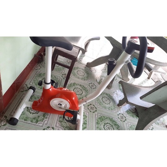 Ảnh Xe đạp tập thể dục BG EXERCISE BIKE YS02 RED trong nhà 2