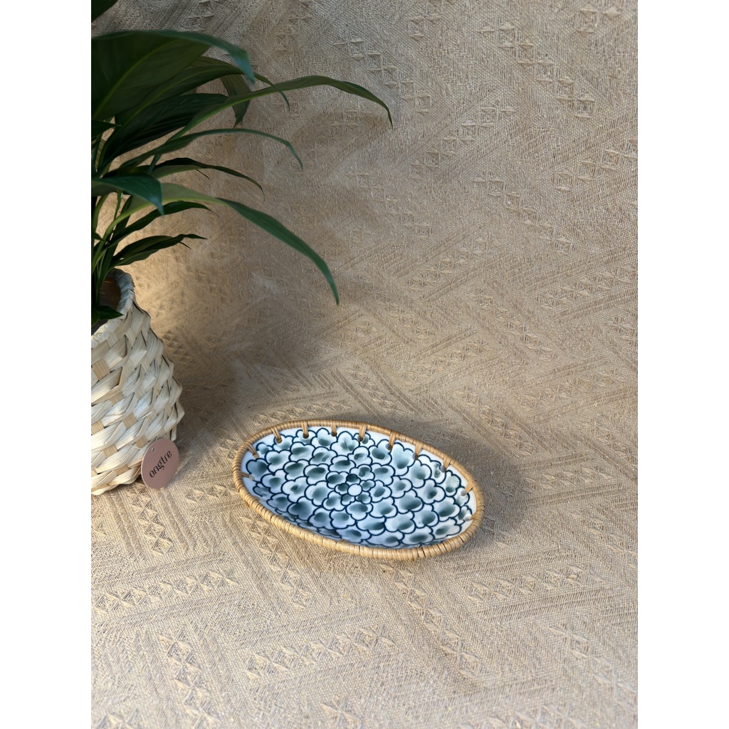 Đĩa sứ viền mây tre đan tay ONGTRE trang trí tiệc, decor, đựng đồ, mẫu độc đáo - OTS1 (mẫu ngẫu nhiên)