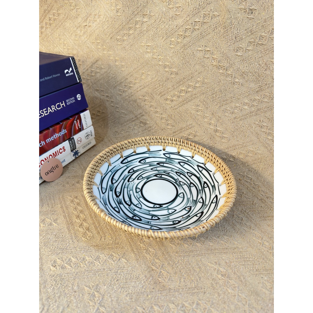 Đĩa sứ viền mây tre đan tay ONGTRE trang trí tiệc, decor, đựng đồ, mẫu độc đáo - Mẫu hoa ngẫu nhiên