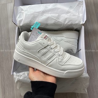 Sneaker trắng