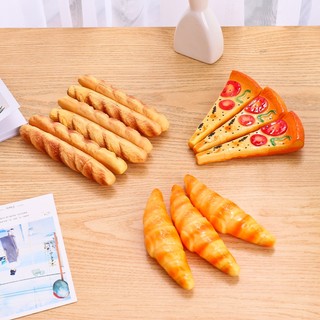 Bút bi mực đen hình bánh sừng bò QNshop