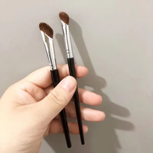 Cọ trang điểm vát liềm dày tạo khối mũi, mắt mới về 2 size tiện lợi
