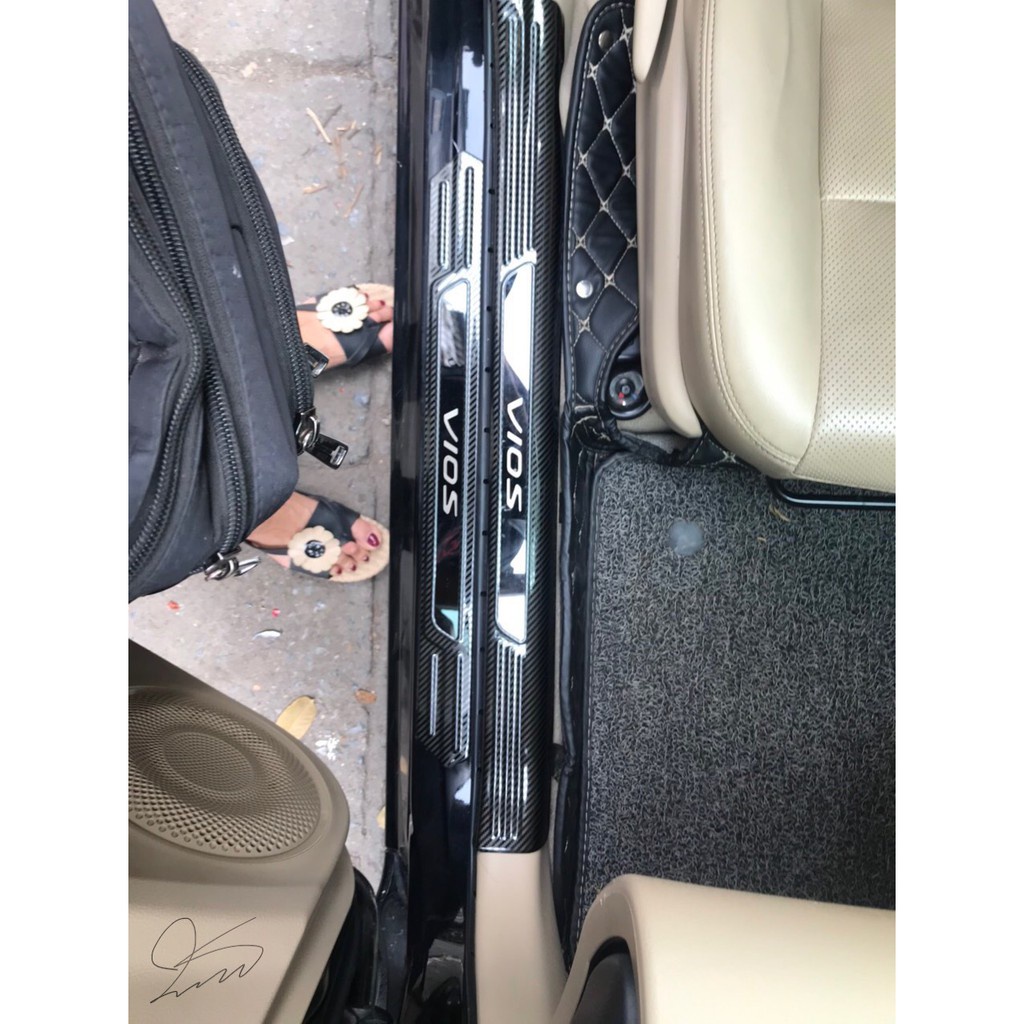 Ốp bậc cửa, nẹp bước chân trong, ngoài xe Toyota Vios 2019 - 2022, 2023, 2024 vân carbon cao cấp