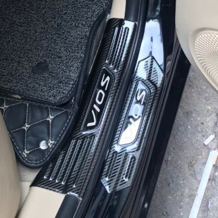 Ốp bậc cửa, nẹp bước chân trong, ngoài xe Toyota Vios 2019 - 2022, 2023, 2024 vân carbon cao cấp