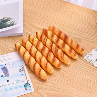 Bút bi mực đen hình bánh sừng bò QNshop