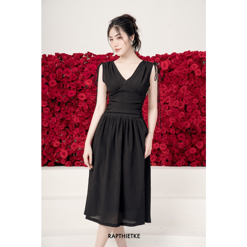 RẬP – Đầm Đen Cổ Tim Không Tay Dây Cột Vai – LOVIE 03
