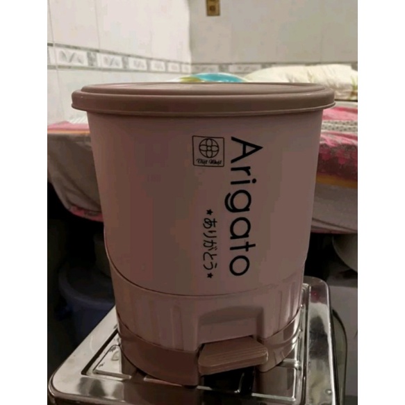 Thùng (Bật) rác nhựa đạp chân thông minh 8.5Lít Nhựa Việt Nhật Cao Cấp 8022 AMIZIN