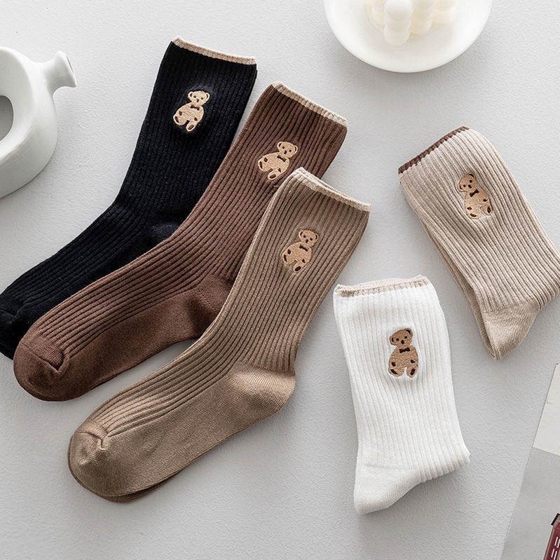 Tất cổ cao màu trắng nữ họa tiết gấu dễ thương, vớ nữ chất liệu cotton thoáng khí co giãn 4 chiều - Ekiu Shop