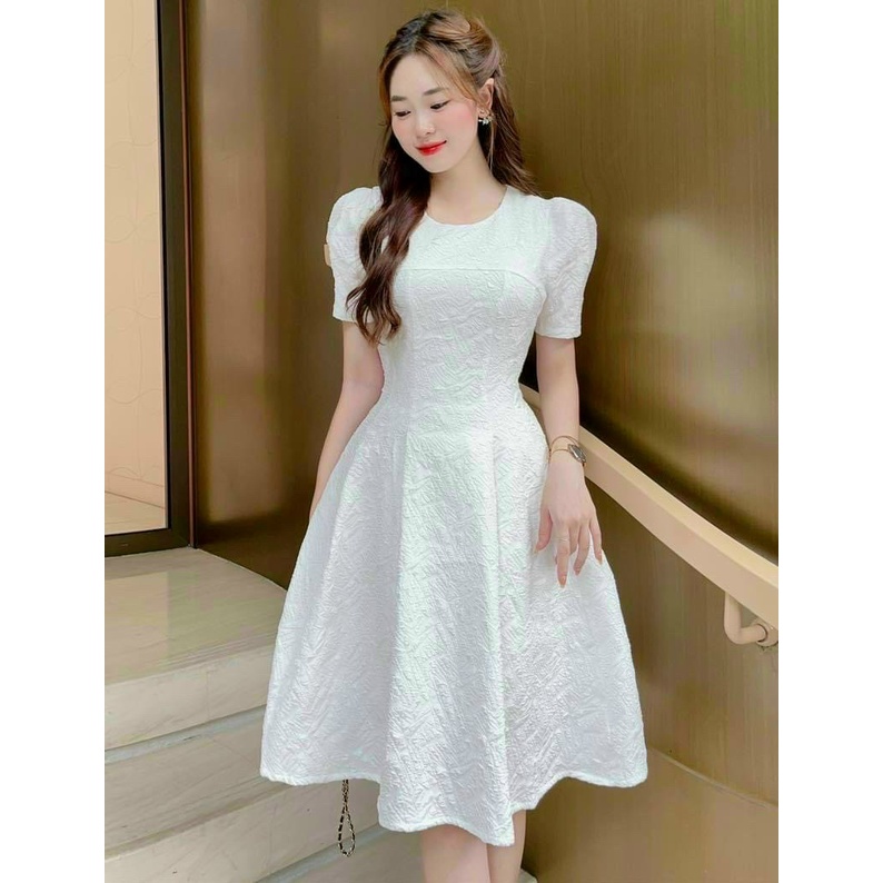 [3.3 Sales Freeship] Đầm đi tiệc gấm hoa nổi xoè bồng cao cấp màu trắng sang chảnh, đầm đi cưới cổ tròn tay phồng dx