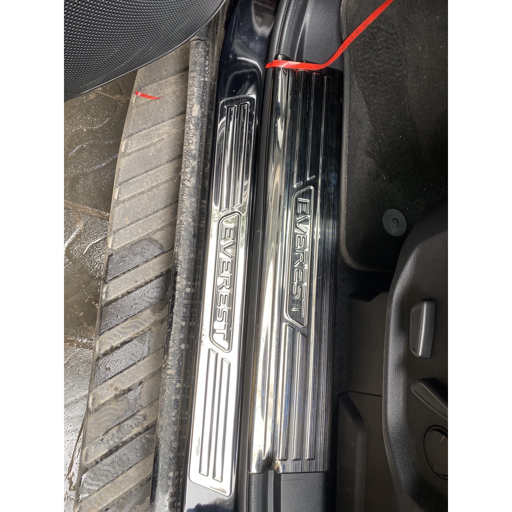 Ốp bậc cửa xe Ford Everest 2016-2023, Nẹp bước chân Everest ,Chất liệu hợp kim Titan cao cấp