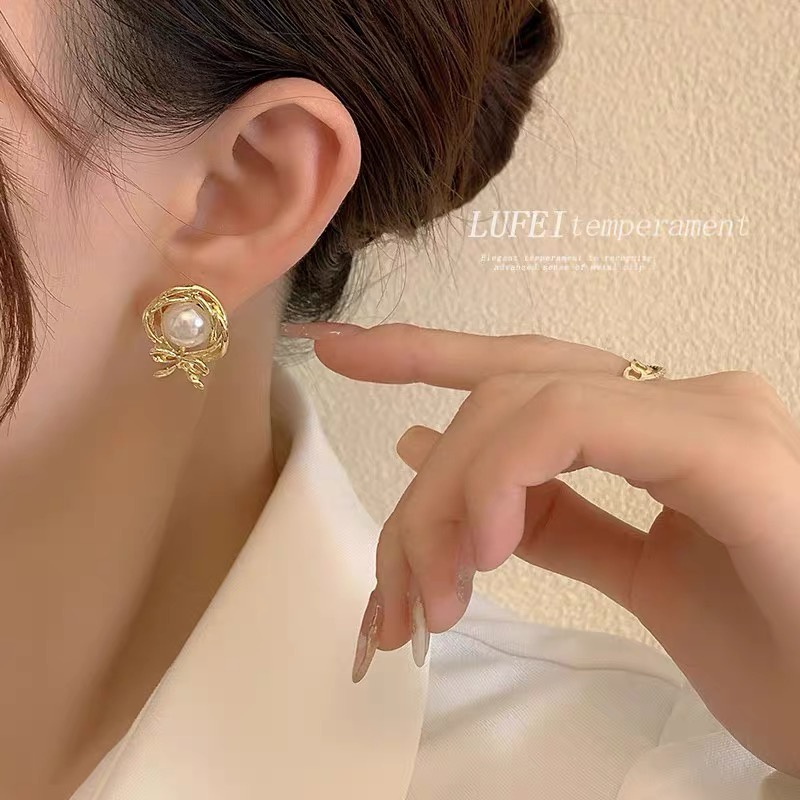 Bông tai ngọc trai phong cách retro Hàn Quốc sang trọng năm 2024 - Phụ kiện thời trang nữ mới