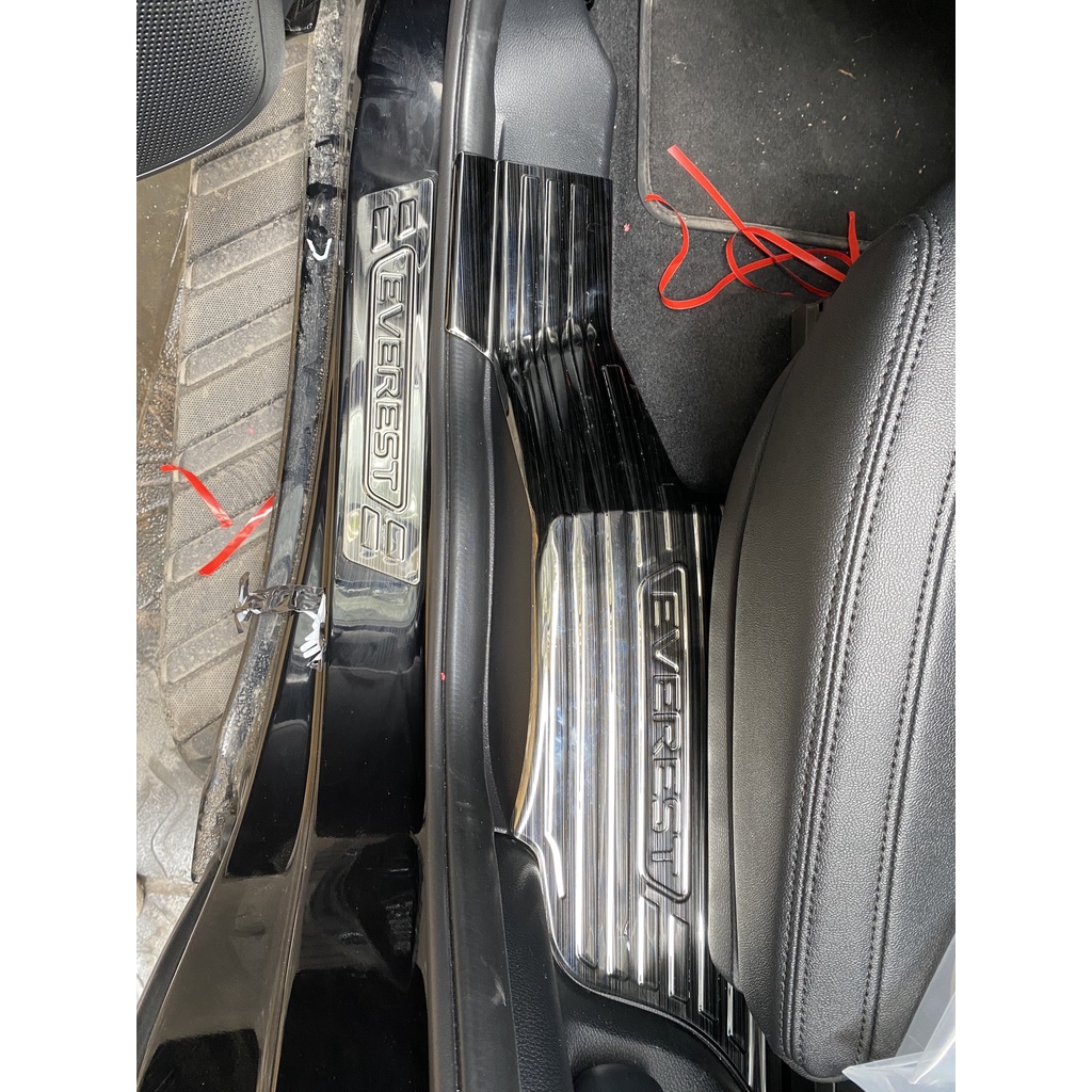 Ốp bậc cửa xe Ford Everest 2016-2023, Nẹp bước chân Everest ,Chất liệu hợp kim Titan cao cấp