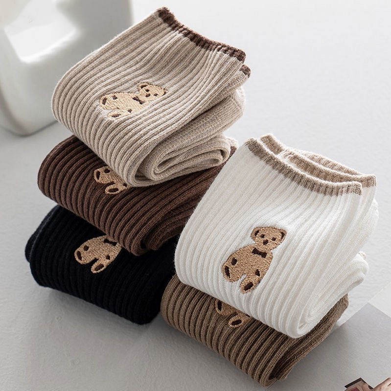 Tất cổ cao màu trắng nữ họa tiết gấu dễ thương, vớ nữ chất liệu cotton thoáng khí co giãn 4 chiều - Ekiu Shop