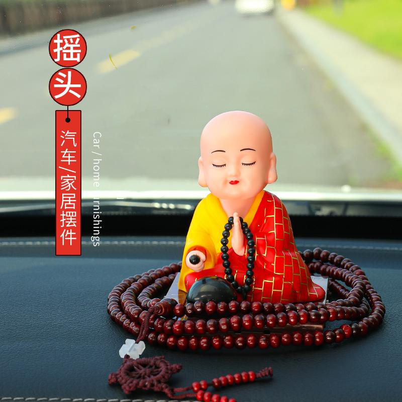 Tượng Chú Tiểu Gõ Mõ Năng Lượng Mặt Trời Trang Trí Taplo Xe Hơi, Phòng Làm Việc Hút Hút Tài Lộc Bình An