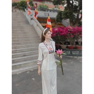 Set đồ trắng nữ thêu họa tiết – Áo tay lỡ + quần suông form rộng, phong cách nhẹ nhàng thanh lịch