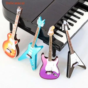 1 Mô Hình Đàn Guitar Trang Trí Nhà Búp Bê