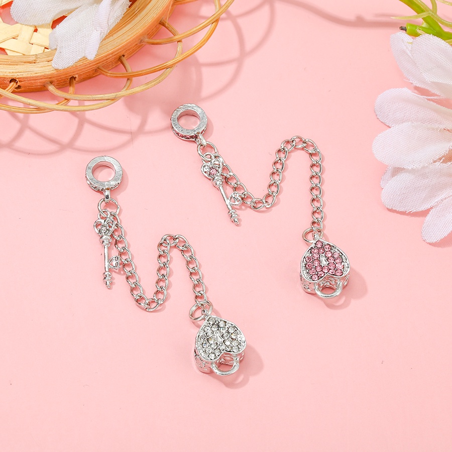 Vòng Tay Chuỗi Hạt Hình Trái Tim Bảo Vệ An Toàn
