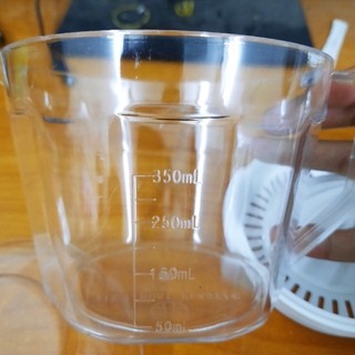 Dụng cụ vắt cam nhựa Việt Nhật trong suốt có lưới lọc, kèm ca và nắp đậy tiện lợi MS: 6905-1 #A64