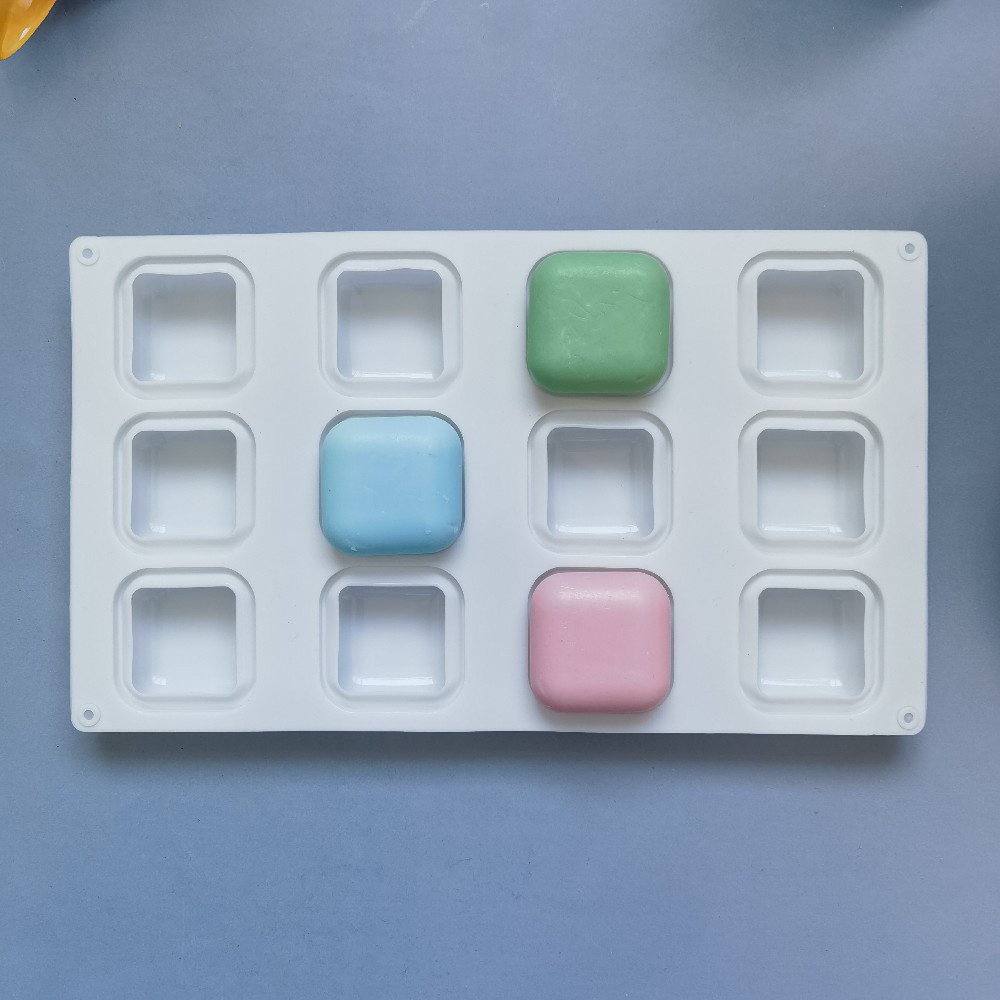 Khuôn Silicone 12 Ngăn Tạo Hình Góc Tròn / Vuông Làm Bánh / Xà Phòng / Pudding DIY