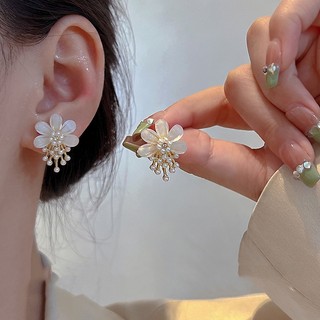 Bông Tai Hình Hoa Bằng Acrylic Đính Ngọc Trai Thời Trang Sang Trọng