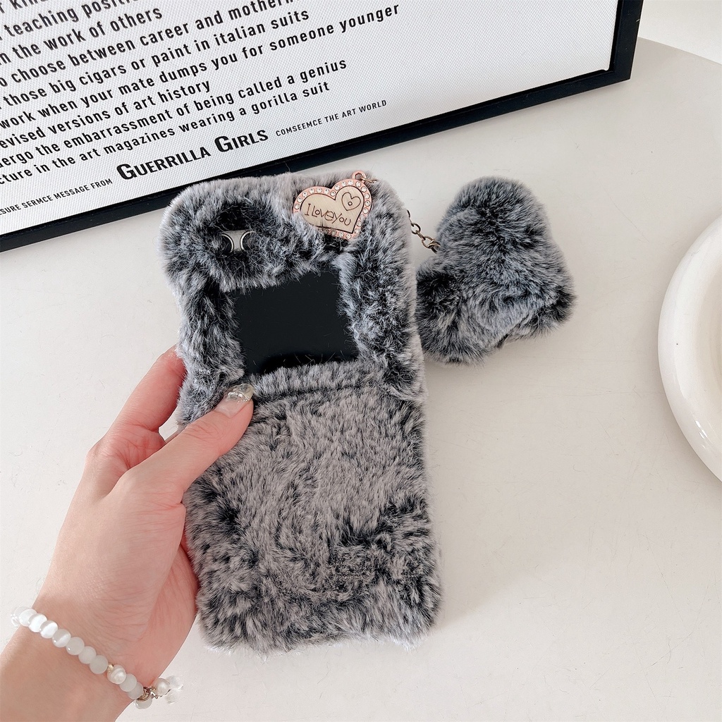 3D Dễ Thương Mặt Dây Chuyền Tình Yêu Sang Trọng Ốp Lưng Điện Thoại Samsung Z Flip 3 4 5 6 7 7FE Ấm Áp Mùa Đông Lông Tơ Cho Galaxy Z Flip6 Vỏ Điện Thoại Di Động Bảo Vệ