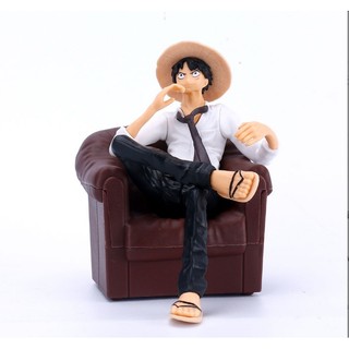 Mô hình nhân vật Luffy One Piece ngồi ghế sofa