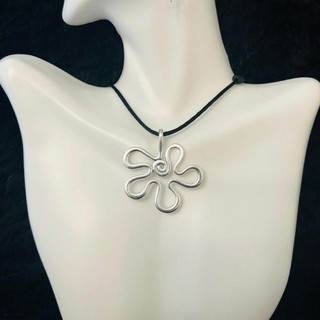 Mặt dây chuyền nhỏ hình hoa, trang sức quyến rũ và đẹp mắt
