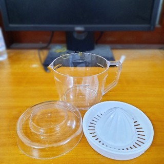 Dụng cụ vắt cam nhựa Việt Nhật trong suốt có lưới lọc, kèm ca và nắp đậy tiện lợi MS: 6905-1 #A64