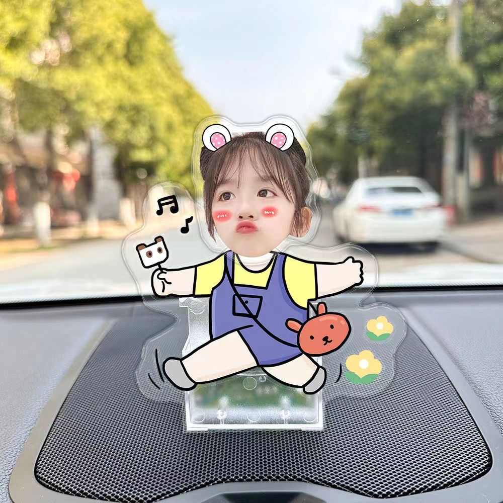 Mô hình standee lắc đầu chạy pin ghép mặt theo yêu cầu chibi cute Trí Decor làm quà tặng, trang trí ô tô, để bàn