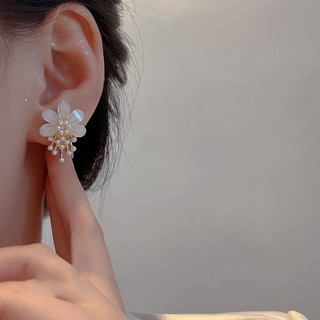 Bông Tai Hình Hoa Bằng Acrylic Đính Ngọc Trai Thời Trang Sang Trọng