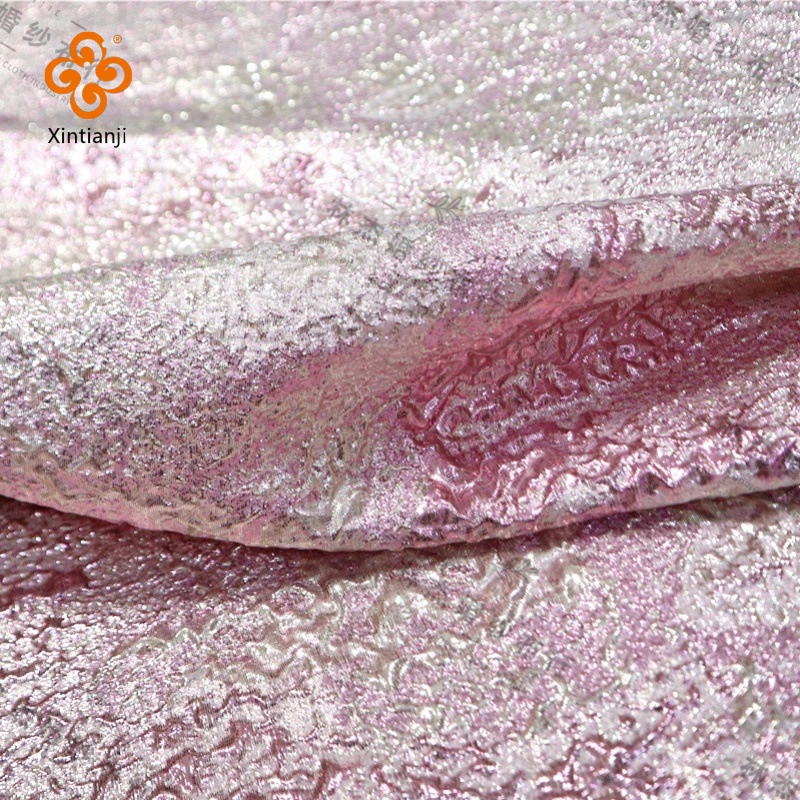 Mẫu mới đầm tutu thổ cẩm satin với vải lụa jacquard màu hồng vàng, kích thước 1mx1.5m