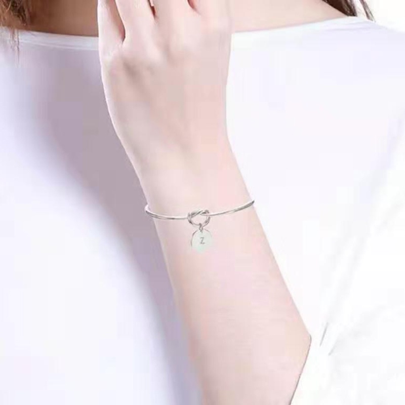 Vòng Đeo Tay Dạng Hở Màu Bạc Khắc 26 Chữ Cái Tiếng Anh Thời Trang Cho Nữ