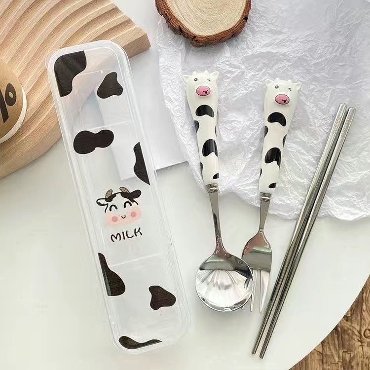 Bộ Đũa Muỗng Nĩa Hình Bò Sữa Dễ Thương – Bộ Đồ Ăn Cá Nhân Cho Sinh Viên, Trẻ Em