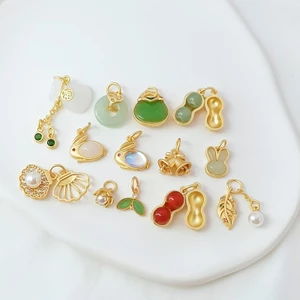 Mặt dây chuyền Phương pháp cổ xưa Golden Peanut Rabbit Head Leaf Bell Scalop Wallet Phụ kiện
