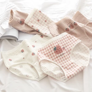 Quần Lót Tam Giác Vải cotton Lưng Vừa Họa Tiết Dâu Tây Dễ Thương Cho Bé Luyoo31