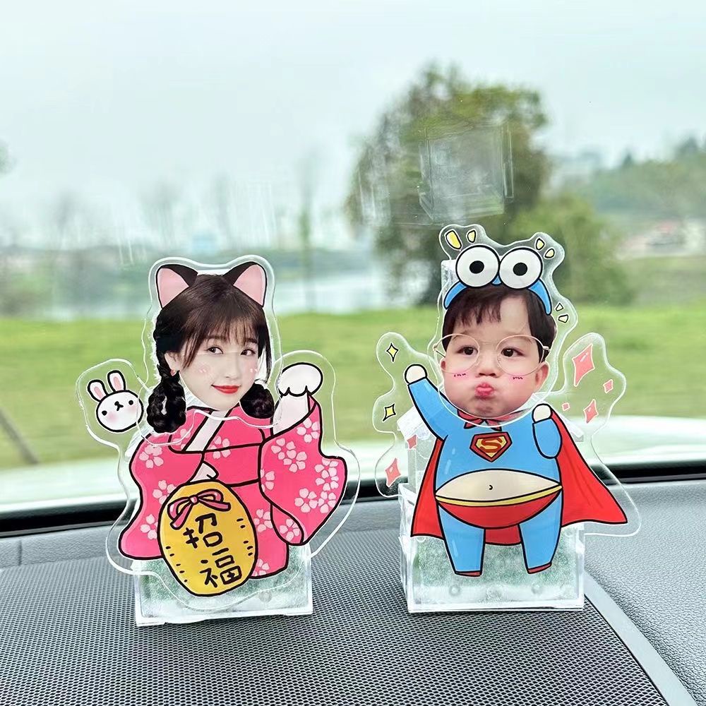 Mô hình standee lắc đầu chạy pin ghép mặt theo yêu cầu chibi cute Trí Decor làm quà tặng, trang trí ô tô, để bàn